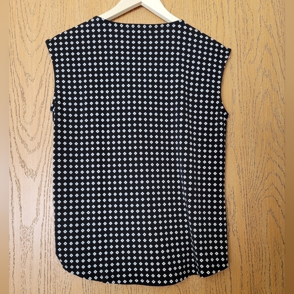 Liz Claiborne Black and white keyhole pleating detail sleeveless blouse S - Picture 7 of 7